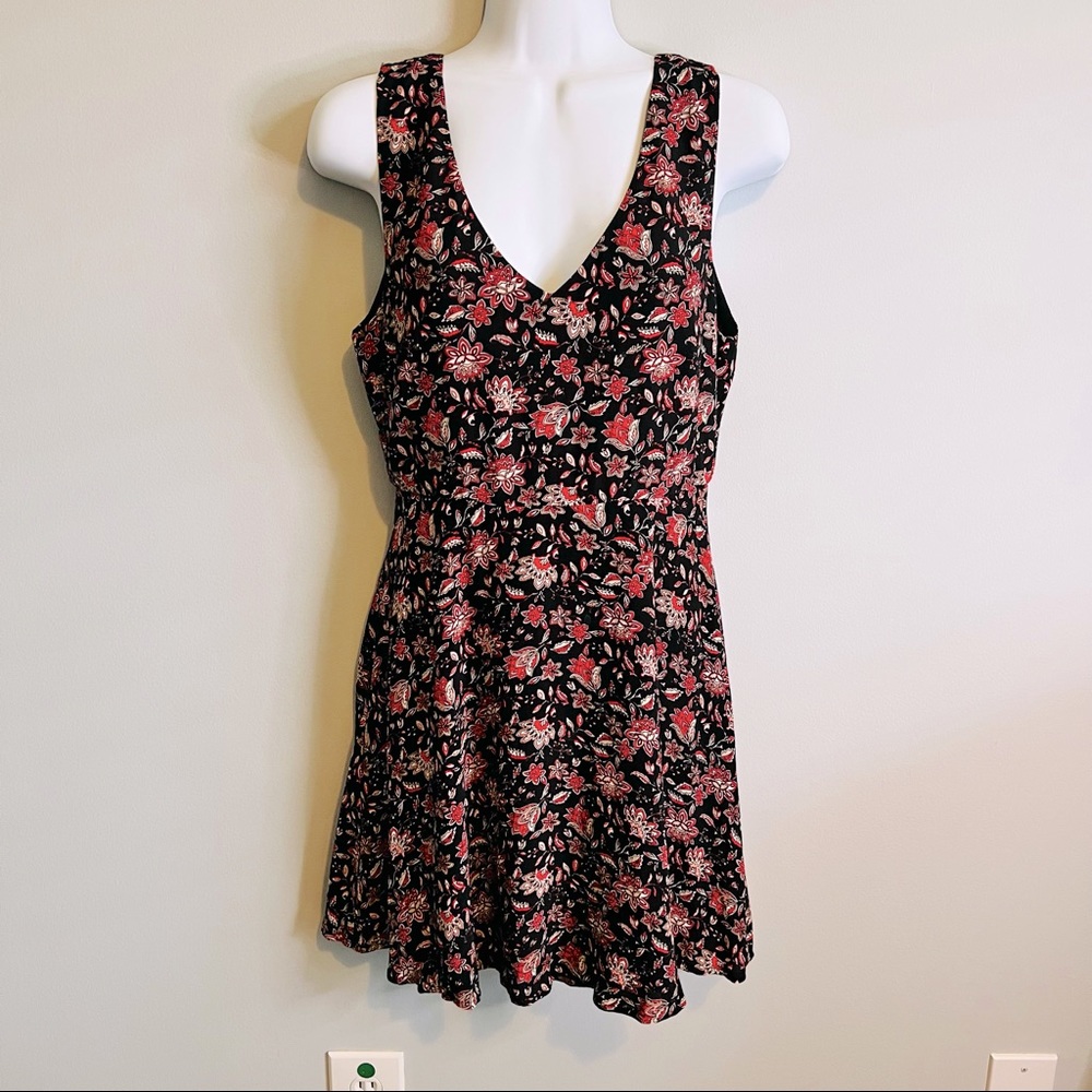 Forever 21 Small Black Floral V-Neck Fit 'N Flare Mini Lined Tank Dress